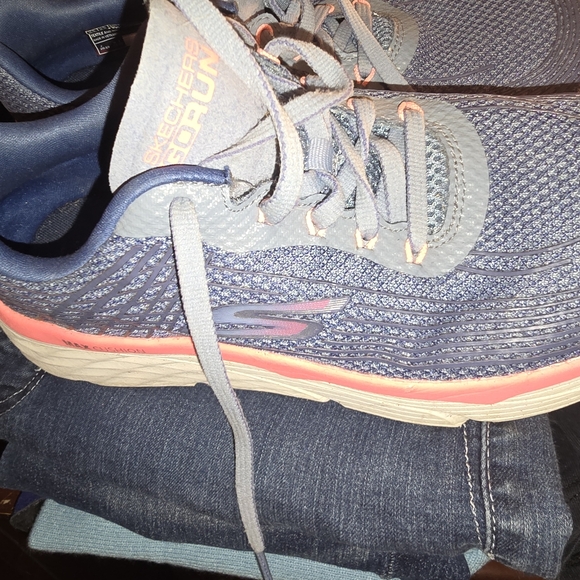 Sketchers Air cooled Goga Mat Max Cushion shoe - Picture 4 of 5